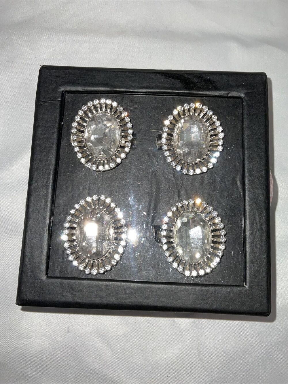 NEW TAHARI HOME RHINESTONE OVAL CRYSTAL JEWELED NAPKIN RING SET